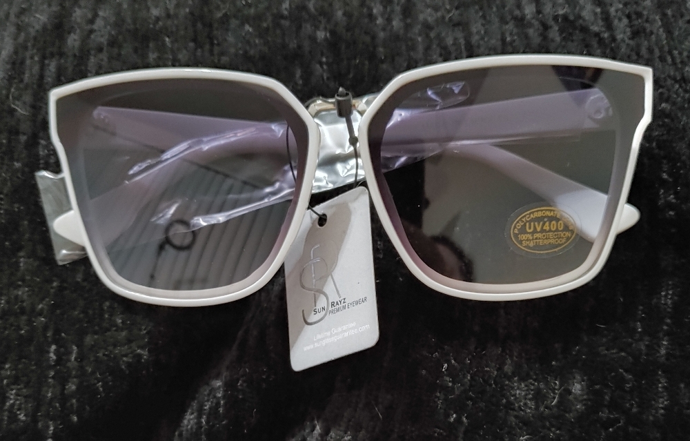 NWT Sun Rayz White Framed Sun Glasses